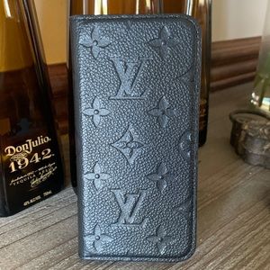 Pristine LOUIS VUITTON iPhone X/XS Folio Case